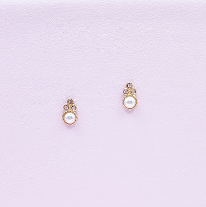 Boucles d'Oreilles Andréa en Acier Inoxydable Doré avec Strass et Perle Élégante